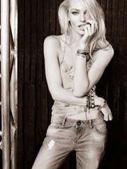 800x1067xcandice-swanepoel-woolworths-denim5_jpg_pagespeed_ic_7mNLgz36Fu