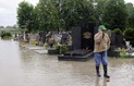 floods_czech_republic_bohumin_cemetary2 floods_czech_republic_bohumin_cemetary2