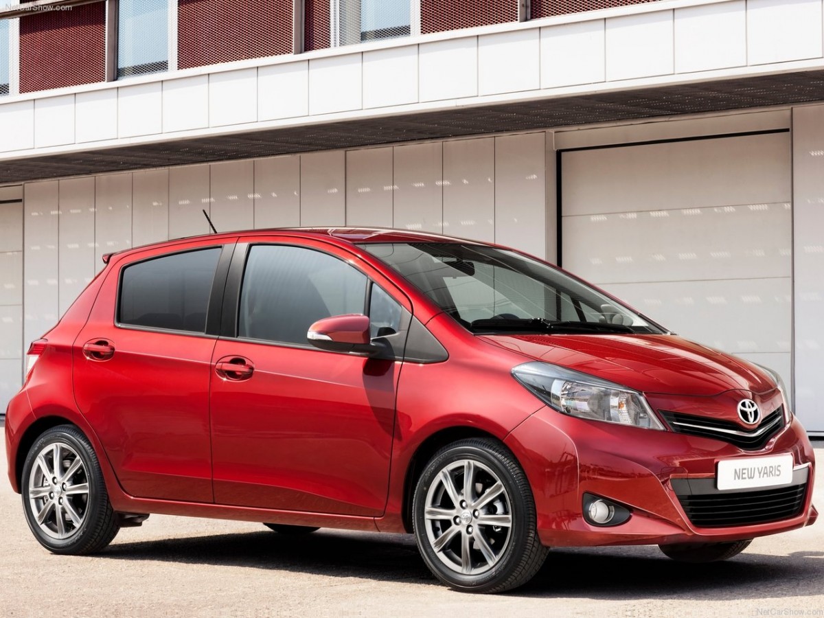Toyota-Yaris_2012_1280x960_wallpaper_10